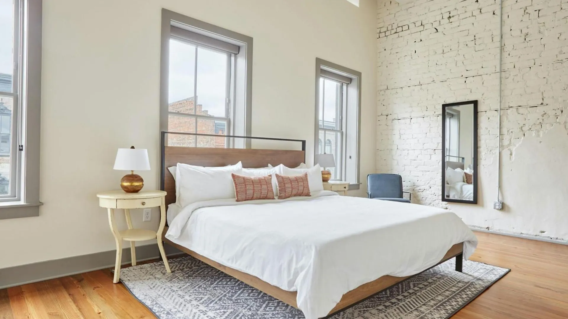 Sonder By Marriott Bonvoy The Broughton Apartments Historic District Savannah